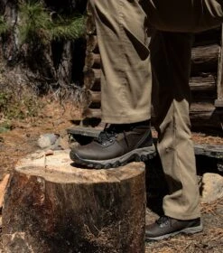 Columbia Newton Ridge Plus II Waterproof Hiking Boots - Wide Fit - Mens Cordovan / Squash -Columbia Outfit Shop 1618891000 1594732 231 10